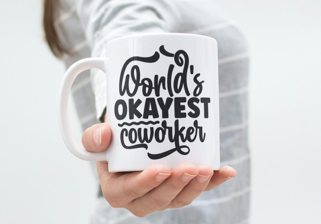 World's okayest coworker... - Mug en céramique 330ml Mugs Be Color 